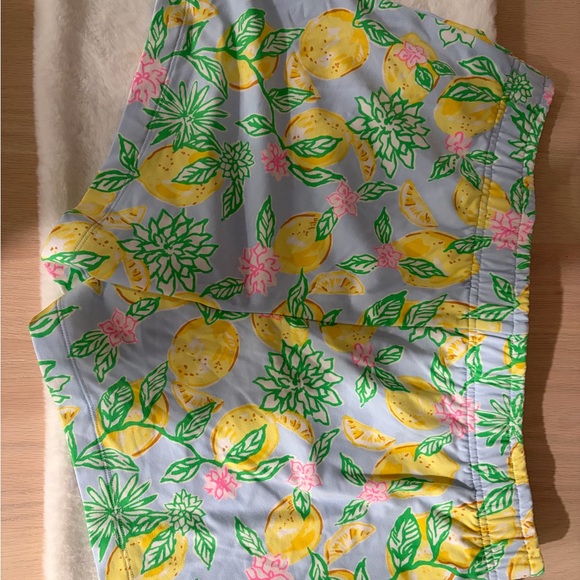 NWT Lilly Pulitzer Lemon Print Shorts size medium! 🍋 - Picture 9 of 9